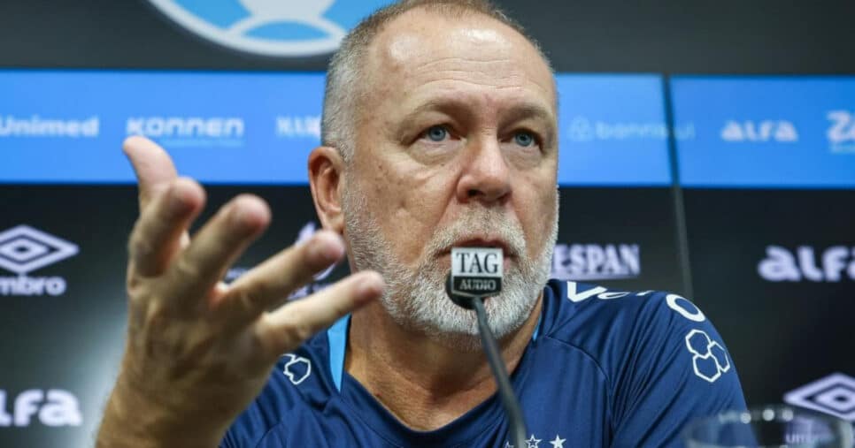 Mano Menezes mira camisa 10 como reforço para o Grêmio (Foto: Lucas Uebel/Grêmio)