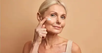 Rejuvenesça 20 anos: 3 passos para cuidar da pele durante a menopausa