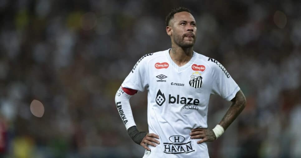 Rasteira no Santos: Neymar é aprovado em rival n°1 do Palmeiras (Foto: Jorge Rodrigues/AGIF)
