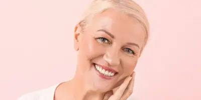 Fim das rugas e manchas: Misturinha com 4 ingredientes rejuvenesce às 55+ em 20 anos em menos de 15 minutos