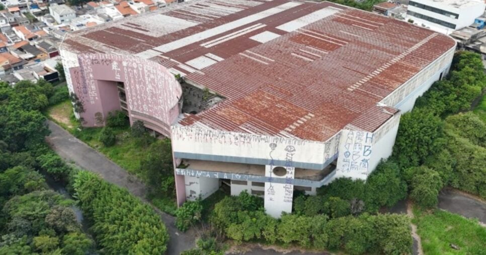 Shopping abandonado da Vila Fátima (Foto: Reprodução)