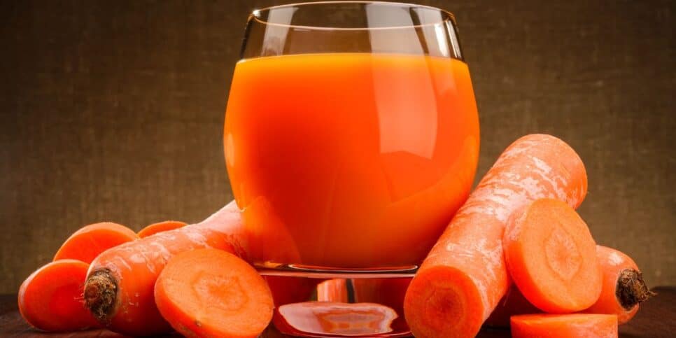 Suco de cenoura ajuda a aumentar a fertilidade (Reprodução: Canva)