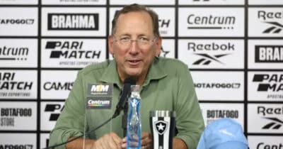 John Textor busca reforços ao Botafogo (Foto: Vitor Silva)