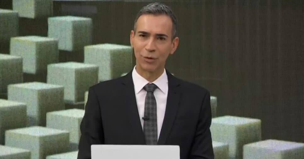 César Tralli fala sobre vacinação contra gripe no Jornal Hoje, da Globo (Foto: Reprodução)