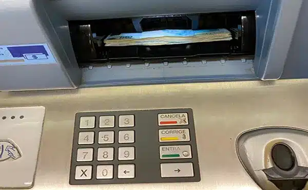 Verifique bem a área do Caixa Eletrônico e qualquer irregularidade denuncie e evite usar (Foto Reprodução/Internet)
