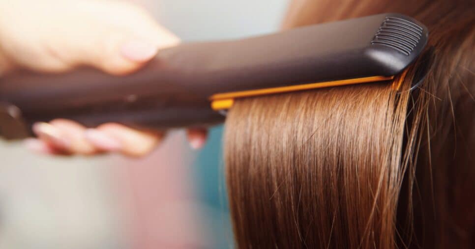 Aprenda como alisar o cabelo naturalmente e esquecer a chapinha