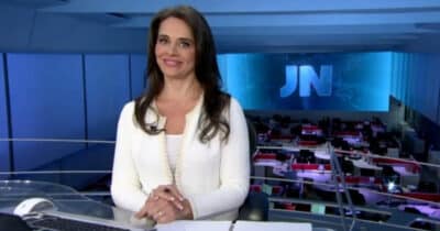 Lembra de Carla Vilhena, âncora do JN vive nesta situação (Foto: Reprodução/TV Globo)
