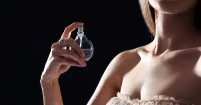 Como fazer o perfume grudar na pele (Foto: Reprodução)
