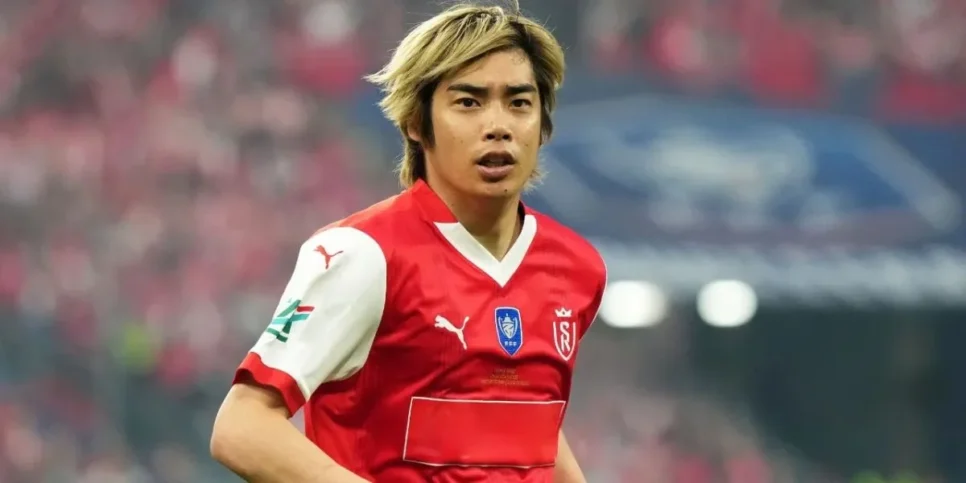 O atacante defende o Reims da França (Reprodução: Instagram)