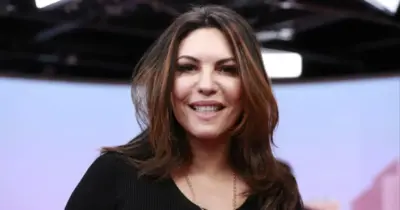 Lembra da apresentadora Márcia Goldschmidt? Deixou o Brasil, acaba de ressurgir na TV e está irreconhecível