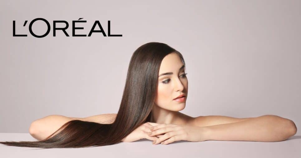 Logo da L'Oréal e mulher com o cabelo liso (Fotos: Reproduções / Internet / Canva)
