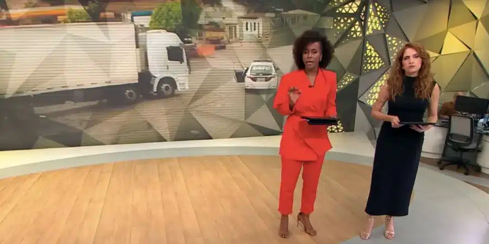 Maju Coutinho e Poliana Abritta no Fantástico (Foto: Reprodução / Globo)