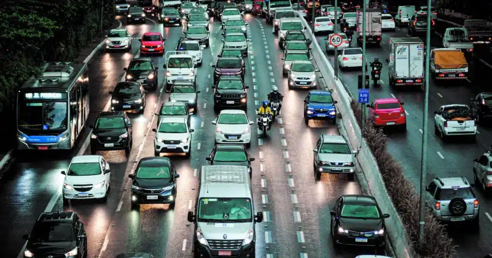 Transito de cidade (Foto: Reprodução)