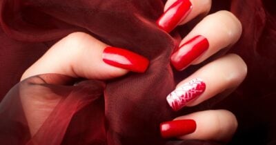 Unhas vermelhas (Foto: Canva)