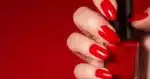 Unhas vermelhas (Foto: Canva)