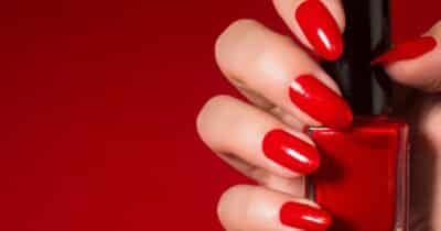 Unhas vermelhas (Foto: Canva)