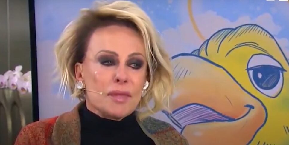 Apresentadora dá notícia de morte de Tom Veiga, em 2020 (Foto: Reprodução/ YouTube)