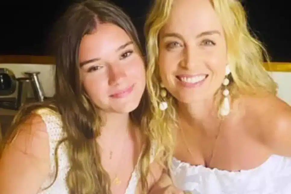 Angélica ao lado da namorada de Joaquim, a jovem Manoela (Foto: Reprodução/ Internet)