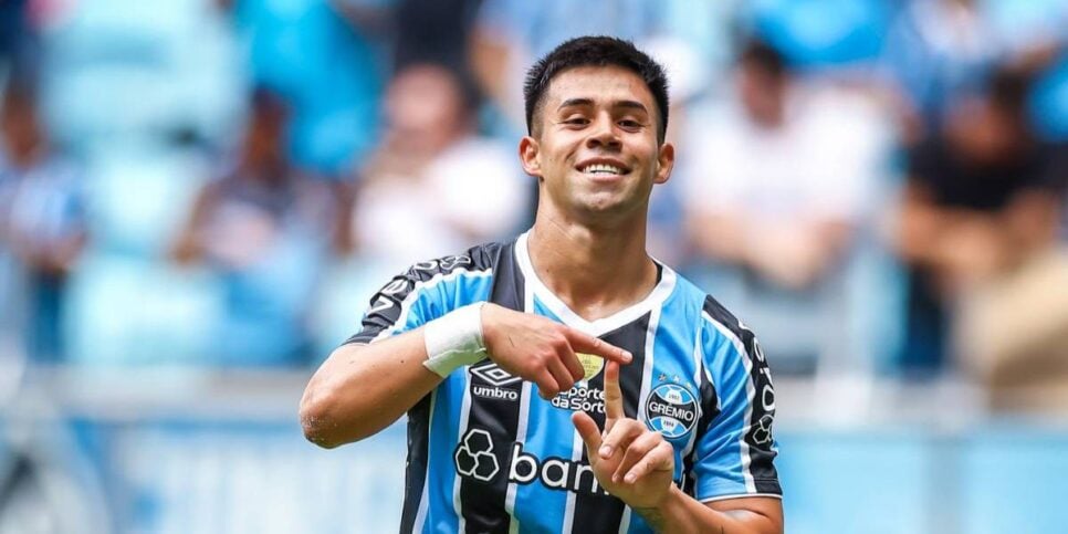 O atacante terá o período do Mundial de Clubes para se recuperar (Reprodução: Lucas Uebel)