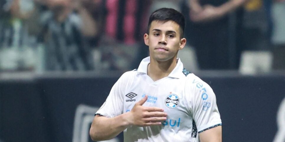 Aravena voltou lesionado da Data FIfa (Reprodução: Gilson Lobo)