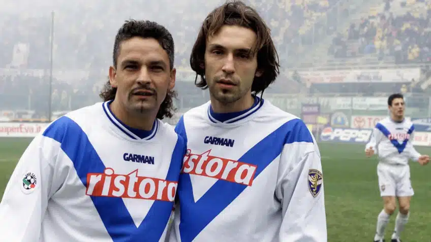 Roberto Baggio e Andrea Pirlo jogando pelo Brescia em 2001
