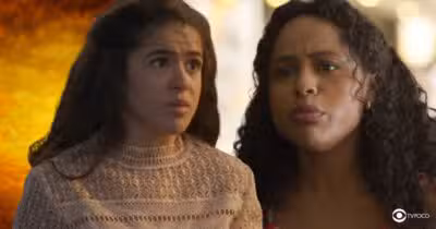 Bia e Beatriz em Garota do Momento (Foto: Reprodução / Globo / Montagem TV Foco)