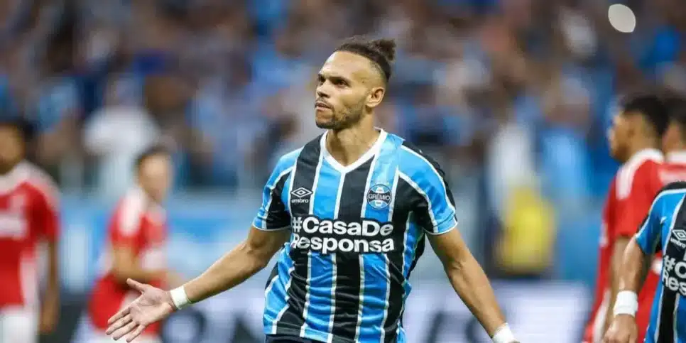 Braithwaite é dúvida para o jogo contra o Corinthians (Reprodução: Lucas Uebel)