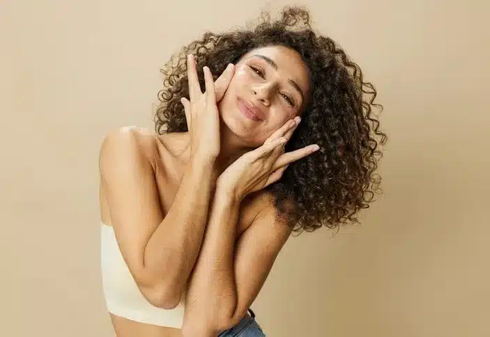 Cabelo hidratado e volumoso (Foto: Reprodução / Canva)

