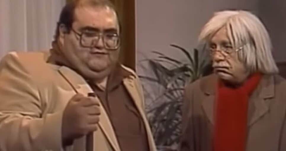 Atores em cena de mais um quadro do terrível Dr. Chapatin, a década de 1980 (Foto: Reprodução/ Internet)