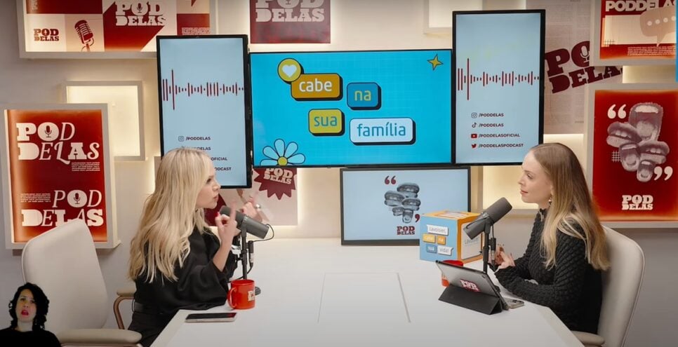 A apresentadora no podcast (Foto: Reprodução/ PodDelas/ YouTube)