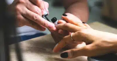 Esmalte pode rejuvenescer as mãos (Foto: Reprodução/ Internet)