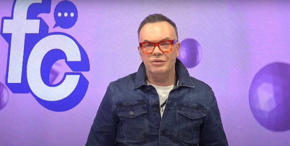 Apresentador acaba com a raça de famoso e o desmascara ao vivo (Foto: Reprodução/ FC, YouTube)