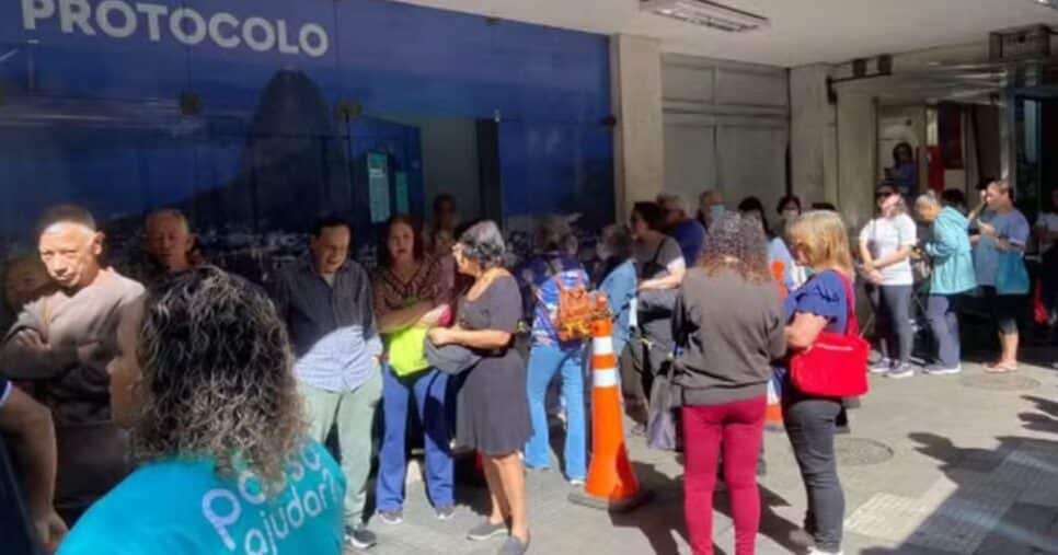 Filas para solicitar o Jaé no Rio de Janeiro ( Foto: Reprodução/ Pedro Tinoco)