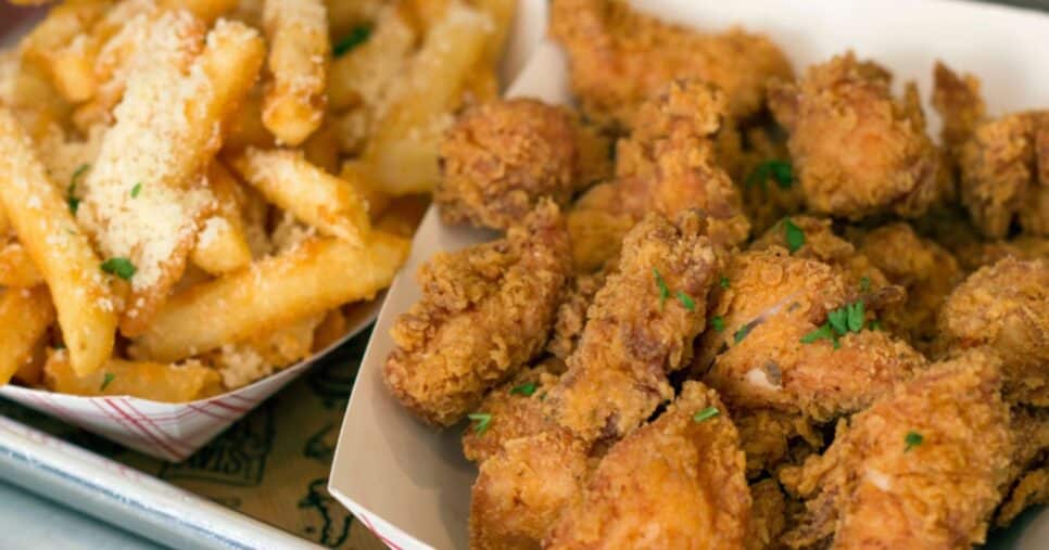 Sticky's Finger Joint tem um cardápio dominado majoritariamente por frango frito e outros acompanhamentos (Foto Reprodução/TripAdvisor)