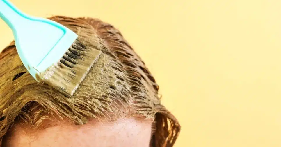 Aplicação de Henna no cabelo - Foto: Internet