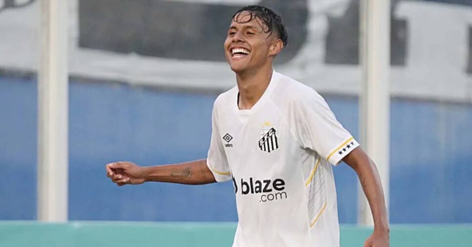 Hyan atuando pelo Santos
