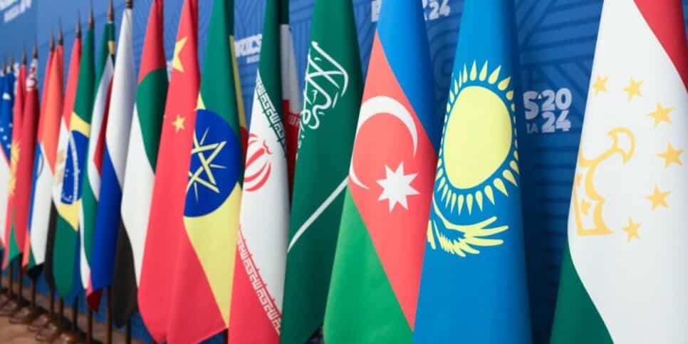 A expressão Brics é um acrônimo formado com as letras iniciais (em inglês) de: Brasil; Rússia; Índia; China; África do Sul (South Africa).