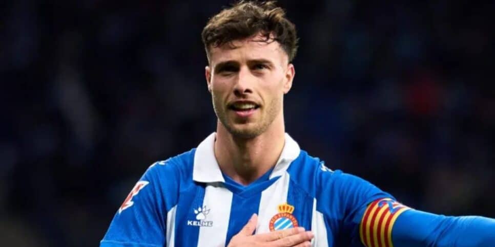 Javi Puado defende o Espanyol da Espanha (Reprodução: Alex Caparros)