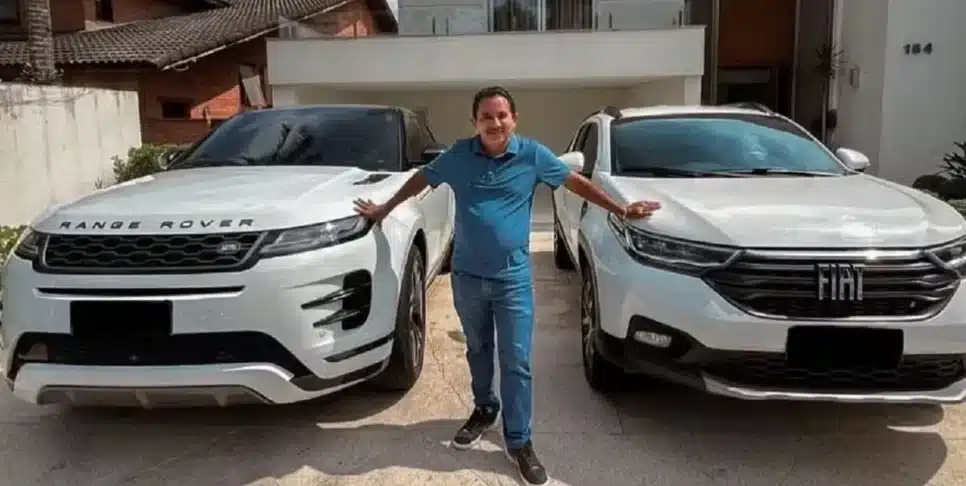 Lá ele! Manoel Gomes com seus carrões (Foto: Reprodução/ Instagram)