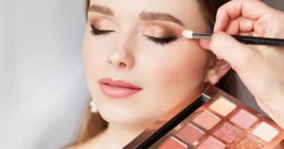 Maquiagem perfeita para esconder a papada e queixo duplo (Foto: Divulgação)