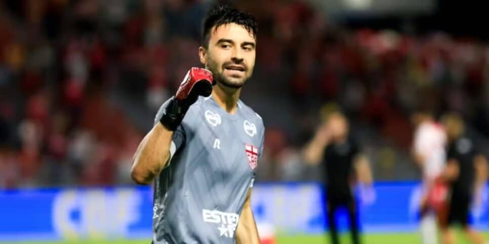 Matheus Albino atualmente defende o CRB (Reprodução: Ailton Cruz)