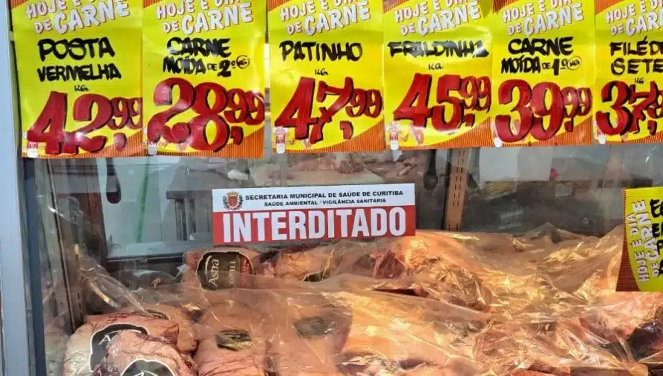 Açougue de supermercado é interditado em Curitiba (Foto Reprodução/PCPR)
