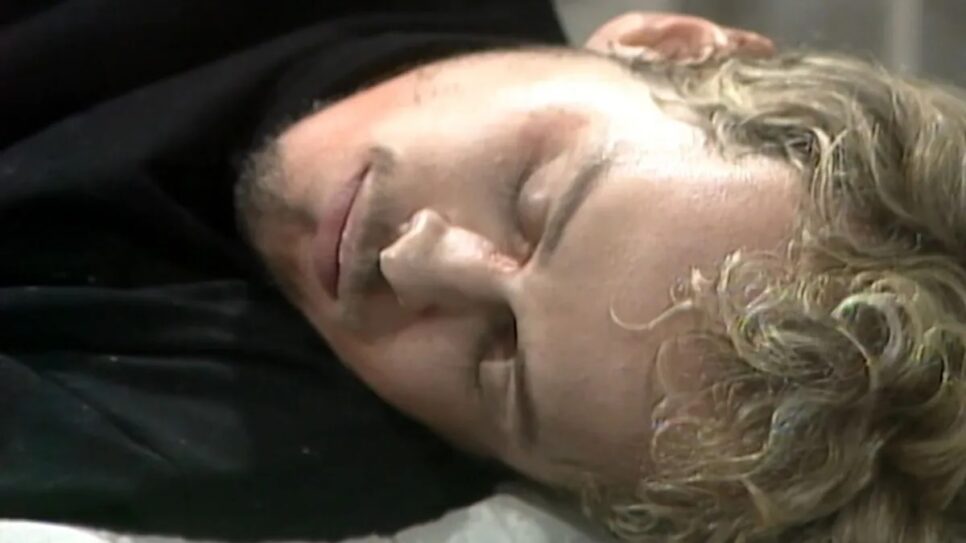 A Viagem passa a tratar do tema espírita após desencarne de Alexandre (Guilherme Fontes), a primeira morte de protagonista na trama (Foto: Reprodução/ Globoplay)