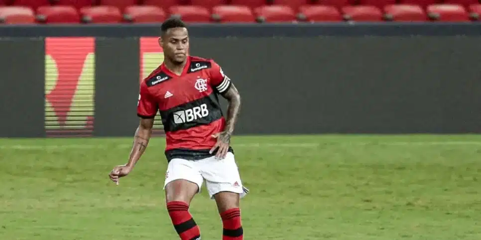 Natan subiu ao profissional pelo Flamengo (Reprodução: Marcelo Cortês)
