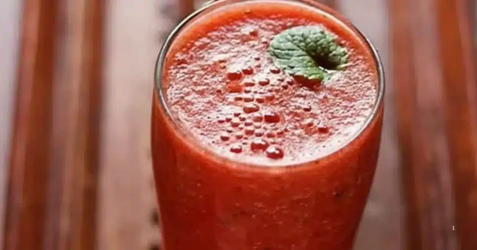 Suco detox de limão, tomate e gengibre (Foto Reprodução/Canva)