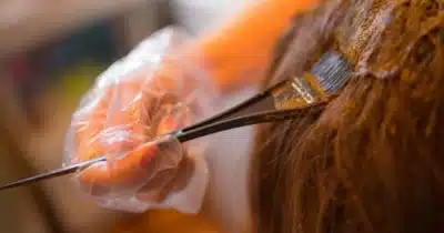 Tinta com apenas 2 ingredientes crava ADEUS dos cabelos brancos - Foto: Internet