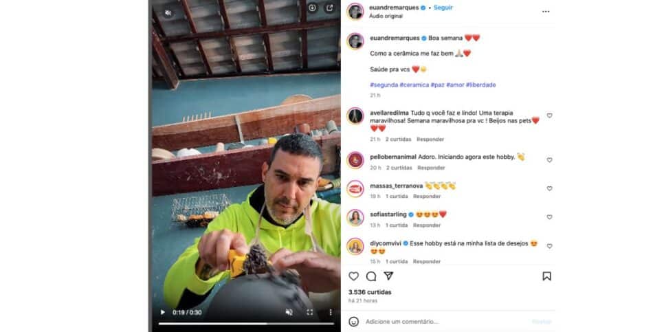 André Marques em aula de cerâmica (Foto: Reprodução / Instagram)