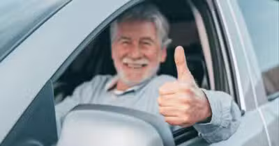 Carro novo para os idosos: Nova lei traz isenção e descontos (Foto: Reprodução/ Internet)
