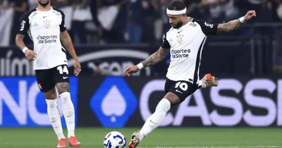 Depay pode deixar o Corinthians (Foto: Marcello Zambrana/AGIF)