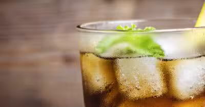 Drink sem álcool amado pelos brasileiros acelera o envelhecimento